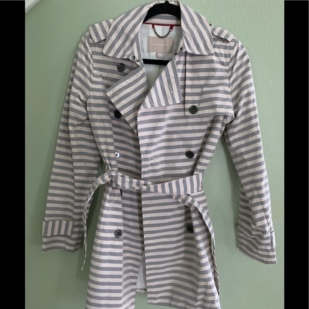 Never worn Banana Republic Short Trench coat sz XS